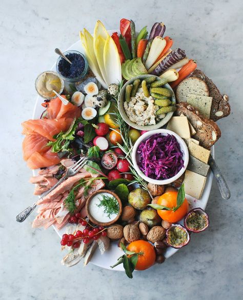 This festive Smörgåsbord Platter has to be the most exquisite way to serve a crowd a feast of colour, flavour and goodness, plus it’s the perfect way to use up leftovers and short-lived fresh produce over the Christmas holiday. Smorgasbord Ideas, Amelia Freer, Christmas Leftovers, Sharing Platters, Scandinavian Food, Entertainment Ideas, Healthy Christmas, Grazing Tables, Snacks Für Party