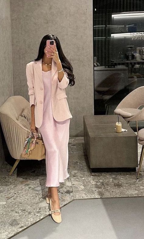 Elegant Outfit Classy Rich, Aesthetic Lawyer, Corporate Girly, Business Professional Outfits, Lawyer Fashion, Fest Outfits, Business Attire Women, Outfit Work, Church Outfit