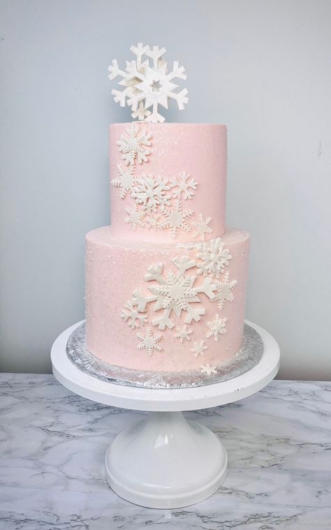 Beautifully pink snow ❄️ Pink Snowflake Birthday Party, Snowflake Cake Pink, Pink Winter Wonderland Babyshower, Winter Wonderland Pink Party, Pink And White Snowflake Cake, Winter Princess Party, Pink Christmas Birthday Cake, Winter Wonderland Party Pink, Pink Christmas Party Food