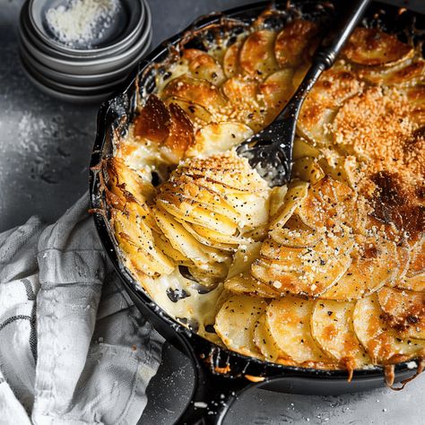 When it comes to comfort food, few dishes can compete with the rich, indulgent flavors of a well-crafted potato gratin. This classic dish, known for its creamy interior and crispy, ... Read more Mac Recipes, Potato Gratin Recipe, Layered Potato, Cheese Crust, Crispy Cheese, Parmesan Potatoes, Potato Gratin, Creamy Potato, Sliced Potatoes