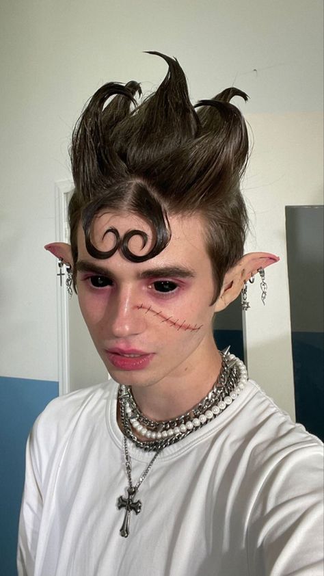 Men Alternative Hair, Fantasy Hair Male, Male Fairy Makeup, Fairy Costume Men, Male Halloween Costumes Men, Spencer Goulding, Queer Halloween Costume, Male Halloween Costumes, Mens Halloween Makeup