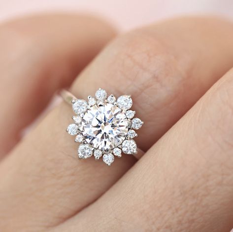 Snowflake Engagement Ring, Mom Rings, Flower Halo Engagement Ring, Nose Pins, Round Moissanite Engagement Ring, Vs1 Diamond, Jewelry Designing, Flower Engagement Ring, Cz Rings Engagement