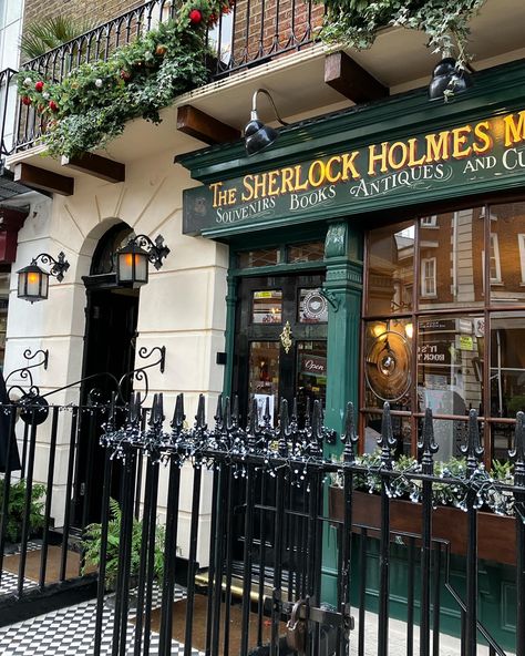 aesthetic museum london London Writer Aesthetic, Sherlock Holmes Museum, Writer Aesthetic, London Aesthetic, Dream Aesthetic, Sherlock Holmes, City Life, Perfect Place, In London