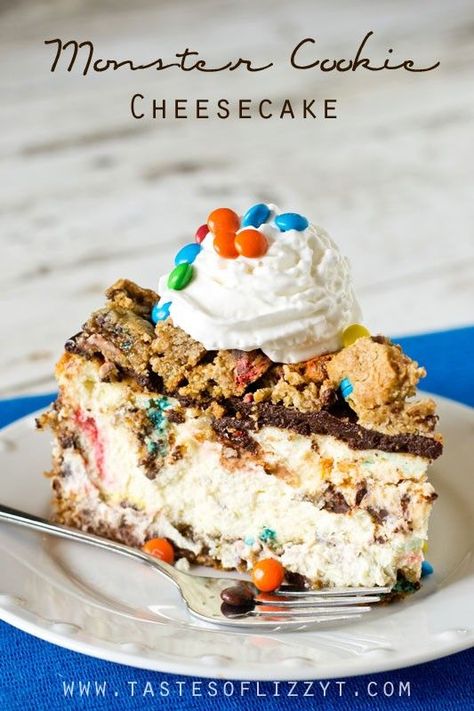 Monster Cookie Cheesecake, Chocolate Ganache Topping, Delicious Cheesecake Recipes, Cookie Cheesecake, Banana Split Dessert, Monster Cookie, Cheesecake Lovers, Mousse Dessert, Cheesecake Cookies