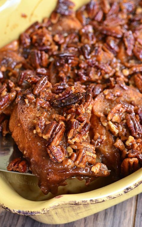 Pecan Pie French Toast Casserole. | from willcookforsmiles.com Pecan Pie French Toast, French Toast Breakfast Casserole, Breakfast Casserole French Toast, Cranberry Cream Cheese, French Toast Breakfast, Make French Toast, Toast Casserole, Food Charlatan, Holiday Breakfast