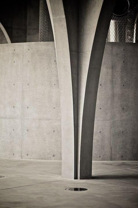 Tama Art University Library - Tokyo, Japan - Toyo Ito. Concrete column Column Seating, Concrete Pillars Columns, Column Architecture, Pour Concrete, Concrete Pillar, Tama Art University, Architectural Columns, Industrial Age, Interior Columns