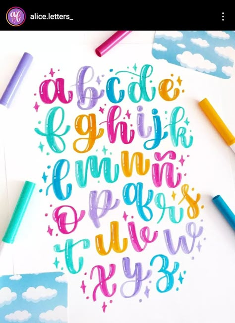 Abecedario bonito lettering Cursive Typography, Hand Lettering Alphabet Fonts, Font Brush, Lettering Styles Alphabet, Hand Lettering Worksheet, Lettering Guide, Hand Lettering Art, Hand Lettering Fonts, Hand Lettering Alphabet