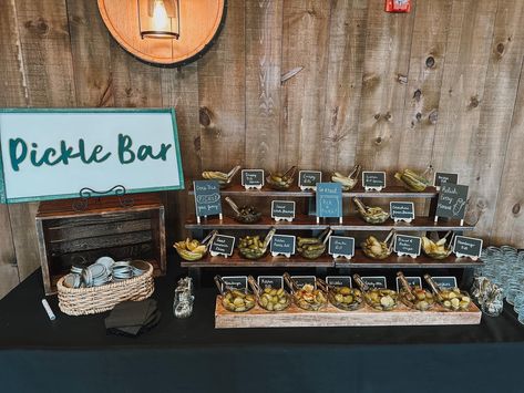 Pickle Wedding Bar, Wedding Pickle Bar Ideas, Pickle Bar At Wedding, Pickle Bar Graduation, Wedding Pickle Bar, Snack Bar Ideas For Wedding, Unique Wedding Food Stations, Pickle Bar Ideas, Pickle Bar Wedding