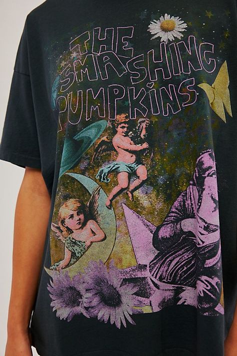 Daydreamer Smashing Pumpkins Infinite Sadness Tee Tshirt Layering Outfit, Band T Shirt Outfit, Lounge Vibes, Gothic Tees, Vintage Shirt Design, The Smashing Pumpkins, Vintage Graphic Tees, Slouchy Jeans, Smashing Pumpkins