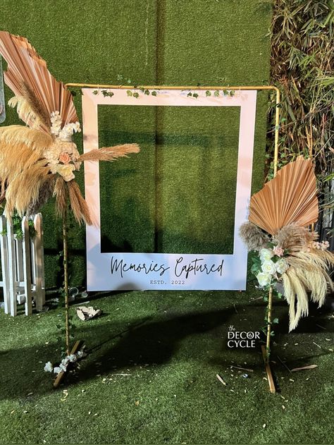 Selfie Corner Ideas For Cafe, Farewell Party Backdrop Ideas, Cafe Photo Booth, Polaroid Theme Party, Simple Photobooth Ideas, Photo Corner Ideas Party, Farewell Photobooth Ideas, Selfie Corner Ideas For Wedding, Corner Photobooth