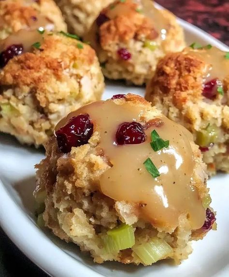 Looking for a creative way to serve your holiday leftovers? These Cranberry & Turkey Stuffing Balls are the perfect addition to your festive table. With a Dressing Balls, Thanksgiving Thoughts, Turkey Balls, Stuffing Balls Recipe, Cranberry Stuffing, Cranberry Turkey, Turkey Cranberry, Stuffing Balls, Holiday Leftovers