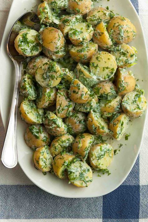 Herbed Potato Salad, Best Potato Salad Recipe, Dill Potatoes, Potato Salad Healthy, Bbq Salads, Vegan Potato Salads, Chili Cook Off, Best Side Dishes, Potatoe Salad Recipe