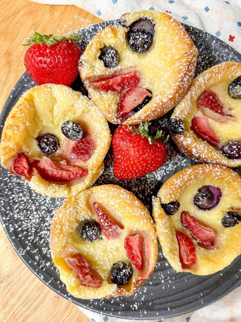 Mini Berry Dutch Babies - Easy and Delicious Mini Dutch Baby Pancakes, Strawberry Dutch Baby, Savory Dutch Baby, Breakfast Ring, Dutch Babies, Netherlands Food, Dutch Baby Recipe, Blueberry Crumble Bars, Baby Muffins