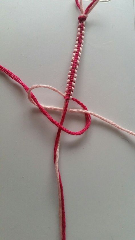 #diy,bracelet,diy,macrame,easy,pink #braceletsdiyhandmade Friendship Bands, Diy Bracelets Tutorials, Embroidery Bracelets, Diy Friendship Bracelets Patterns, Simple Pearl, Diy Bracelets Easy, Friendship Bracelets Diy, Mason Jar Diy, Mason Jar Crafts