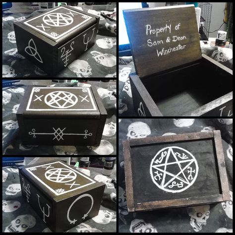 Supernatural curse box  -designed by Monteyroo- Created in 2013 sold on etsy nov. 27, 2013  Etsy.com/MonteyRooArt Supernatural Birthday, Supernatural Crafts, Supernatural Party, John Winchester Journal, Devils Trap, Supernatural Merchandise, Supernatural Gifts, Sam And Dean, Sam And Dean Winchester