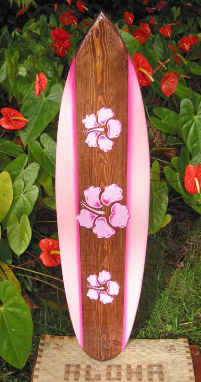 Cute Surf Boards, Cool Surf Board Designs, Surfing Board Designs, Pink Surfboard Aesthetic, Surfboard Painting Ideas, Cute Surfboards, Pretty Surfboard, Cool Surfboard Designs, Painted Surfboard Ideas