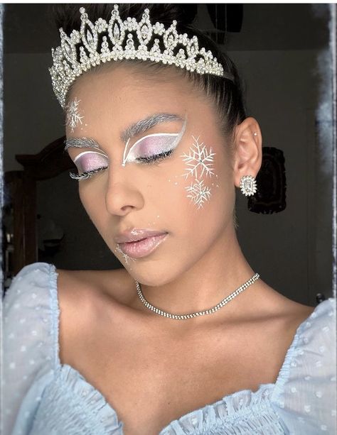 Winter Makeup Looks Ice Queen Black Women, Snow Flake Makeup Look, Ice Queen Makeup Halloween, Winter Wonderland Makeup Looks, Winter Makeup Looks Ice Queen, Snowflake Eye Makeup, Snow Makeup Looks, Winter Wonderland Makeup, Ice Princess Makeup