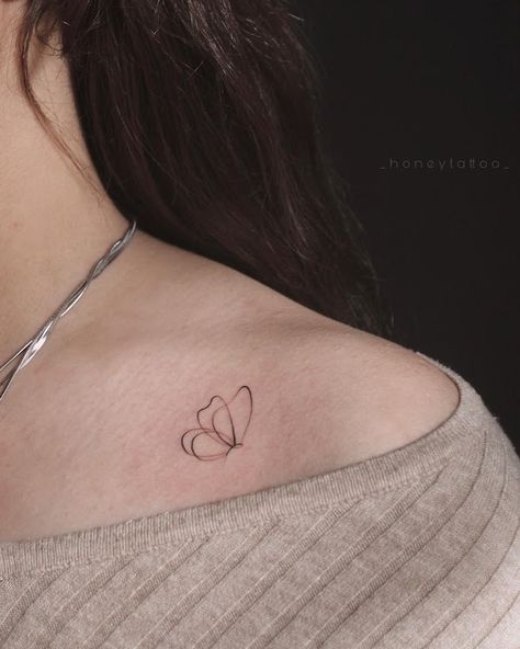 Butterfly Tattoos Idea, Tatoes With Meaning, Aesthetic Tattoos Women Back, Minimalistic Tatoos Woman, Minimalist Tattoo On Shoulder, Minimalistic Shoulder Tattoo, Butterfly Tattoo On Women, Small Minimalist Butterfly Tattoo, Minamilist Tattoos For Women