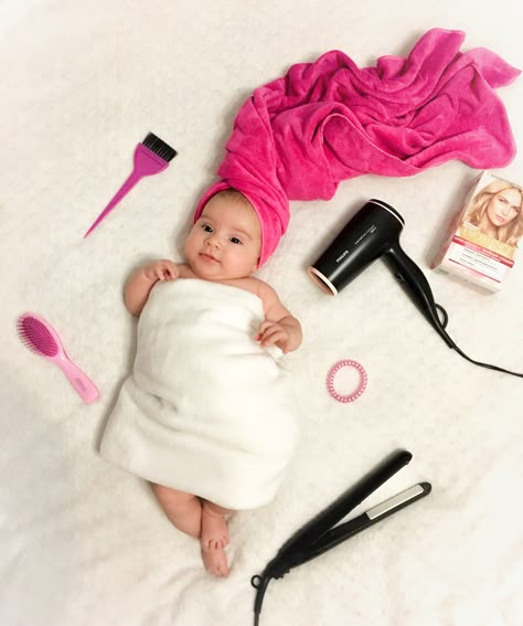 Funny Monthly Baby Pictures, Simple Baby Photoshoot Ideas, Two Months Baby Photoshoot, Babygirl Photoshoot Ideas, Funny Baby Photoshoot, 5 Month Baby Photoshoot, One Month Baby Picture Ideas, One Month Baby Photoshoot, Cute Baby Photoshoot Ideas