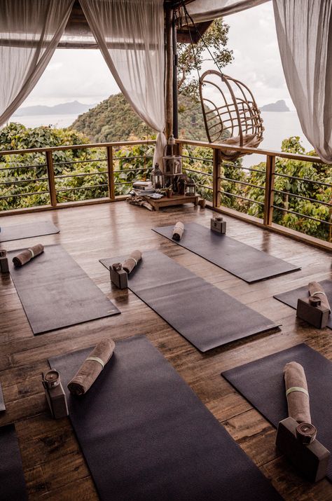 Eco Retreat Architecture, 2024 Vision Board Yoga, Retreat House Ideas, Meditation Retreat Aesthetic, Yoga Wellness Aesthetic, Costa Rica Yoga Retreat, Wellness Retreat Food, Luxury Wellness Retreat, Spiritual Retreat Aesthetic