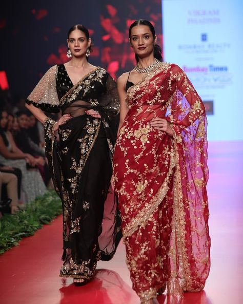 Vikram Phadnis on Instagram: “At the Grand Finale of Bombay times fashion week 2019.  Jewellery : @curiocottagejewelry  Bags : @lovetobag  #btfw #vikramphadnis #couture…” Vikram Phadnis, Lehenga Inspiration, Wedding Saree Blouse, Trendy Blouses, Trendy Blouse Designs, Wedding Saree, Designer Sarees, Saree Wedding, Saree Blouse