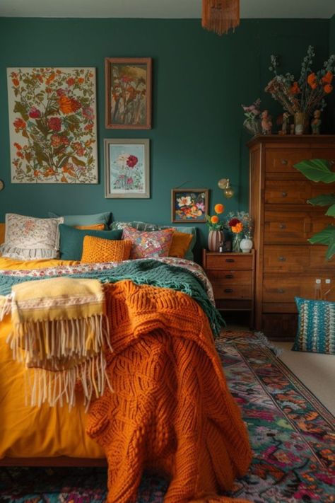 Dark Green Bedroom, Maximalist Bedroom, Teal Bedroom, Bedroom Orange, Casa Vintage, Serene Bedroom, Green Bedroom, Eclectic Bedroom, Green Rooms