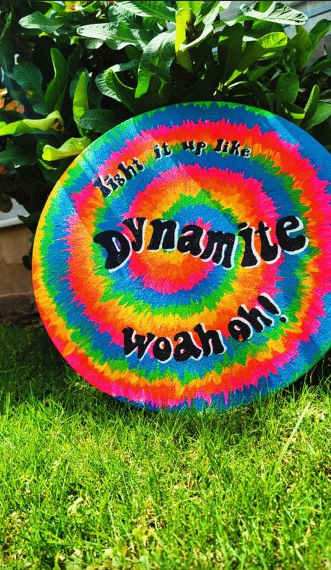 tie dye , bright colors , dynamite bts , painting , acrylics Tye Dye Painting Canvases, Tye Dye Painting, Dye Painting, Tie Dye Painting, Dye Art, Bts Dynamite, Painting Canvases, Hippie Flowers, Round Canvas