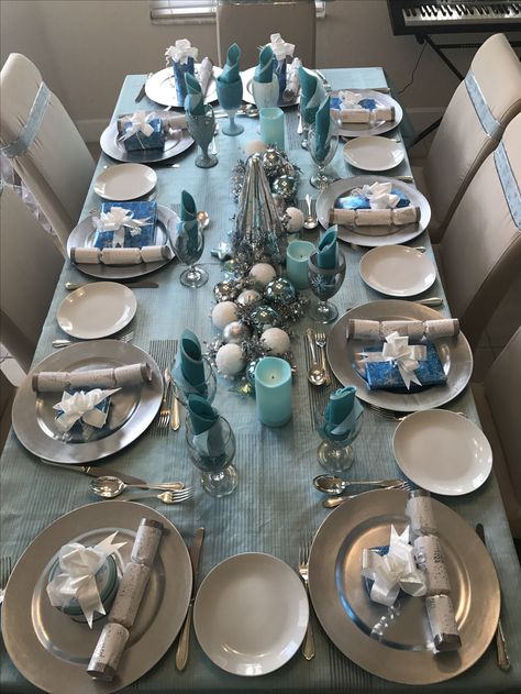 Teal Christmas Table Setting, Teal And Silver Christmas Decor, Blue And Silver Christmas Table Decor, Christmas Table Settings Blue, Silver Christmas Table Settings, Blue Christmas Table Decor, Blue Christmas Table Setting, Tiffany Blue Christmas, Silver Christmas Table