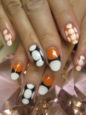 Fall Nail Trends: The Mod Manicure 60s Nails Art, 60s Nails Acrylic, 60s Nail Art Retro, 60s Nails 1960s, 60s Nail Designs, 1960 Nails, Mid Century Nails, 60s Inspired Nails, Typing Nails