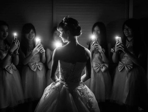 Fun Lighting, Idea For Wedding, Bridesmaid Poses, Wedding Party Photography, Bridesmaid Photoshoot, Wedding Portrait Poses, Bridal Photography Poses, Bride Photography Poses, Bride Photoshoot