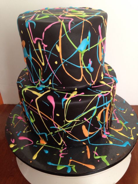 Paint splatter cake. Black fondant, royal icing 'paint' Paint Splatter Party Ideas, Black Light Cake Ideas, Splatter Cake Ideas, Neon Drip Cake, Glow Party Cake Ideas, Black Light Cake, Neon Splatter Cake, Neon Cake Ideas, Paint Splatter Party