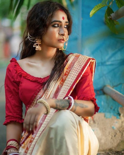 Bengali Saree Makeup Look, Bengali Puja Saree Look, Saraswati Puja Look In Saree, Bengali Saree Blouse Designs, Bengali Saree Poses, Saraswati Puja Saree Look Bengali, Saraswati Pujo Saree Look, Bangali Saree Style Saris, Saraswati Puja Saree Look