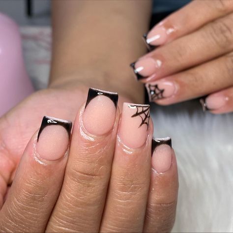 Nails Design For Halloween, Nail Designs For Short Nails Black, Short French Tip Acrylic Nails Halloween, Black Tip Nails Halloween, Cute Basic Halloween Nails, Short Nails Acrylic Halloween, Short Square Acrylic Nails Designs Halloween, Black Nails Halloween Simple, Black French Tip With Spider Web