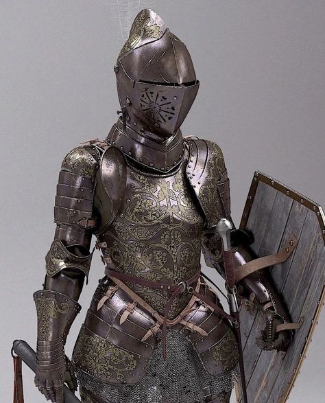 Women in Practical Armor, Part 5 - womeninarmor post - Imgur Porcelain Armor, Dnd Horse, Female Knights, Armor Suit, Costume Armour, Armor Clothing, Character Fashion, Female Armor, Historical Armor