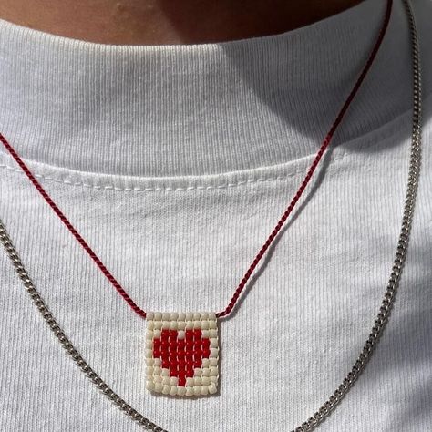 studio sonnet on Instagram: "The red heart necklace - handmade with tiny glass beads & comes with a 100% silk cord ♥️♥️♥️ DM if interested 💌" Beaded Charms Diy, Beaded Accessories Diy, Easy Necklaces To Make, How To Bead, Seed Bead Jewelry Diy, Charm Necklace Diy, Beaded Diy, Glass Bead Crafts, Silk Cord Necklace