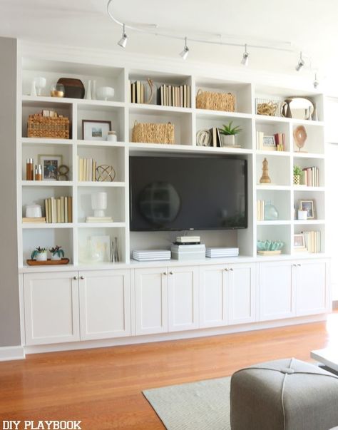 This white built-in entertainment center makes this room feel grand and inviting. Plus we love all of the storage and shelving to show off accessories. Tv Shelving, Chicago Condo, Wall Entertainment Center, Ruang Tv, Built In Entertainment Center, Living Room Built Ins, Living Room Entertainment Center, Play Kitchens, Living Room Entertainment