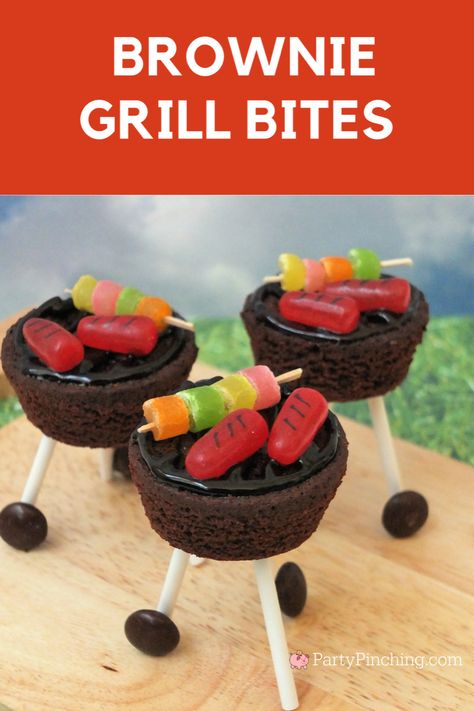 BROWNIE GRILL BITES May 23, 2018 by Party Pinching Brownie Grill Bites are the perfect treat for a weekend BBQ, picnic, Father’s Day or anytime you want a sweet dessert after a Grill Cupcakes, Grilled Hot Dogs, Kettle Bbq, Grill Dessert, Picnic Desserts, Bbq Desserts, Mini Grill, Grilled Desserts, Bbq Picnic