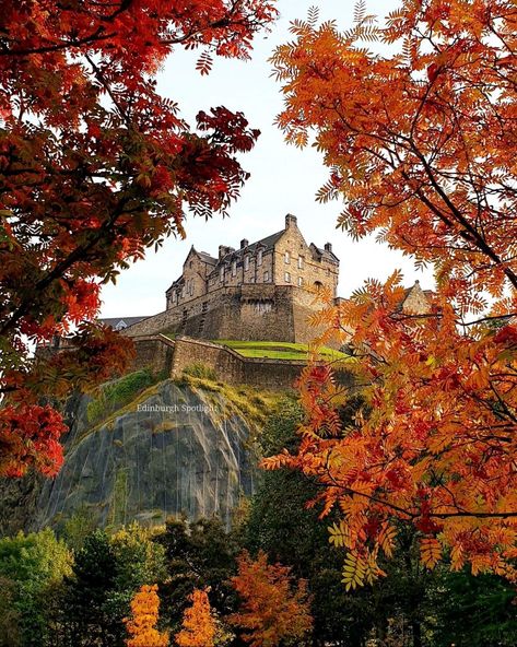 Autumn Lockscreen, Seaside Castle, Edinburgh Trip, Edinburgh Winter, Edinburgh Photography, Scotland Aesthetic, Puzzle Ideas, Scottish Homes, Edinburgh City