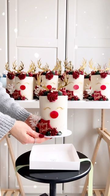 Best Birthday Cake Designs, Mini Christmas Cakes, Reindeer Cakes, Biscuit Decoration, Christmas Themed Cake, Christmas Decor Trends, Chocolate Garnishes, Cake Christmas, Christmas Cake Designs