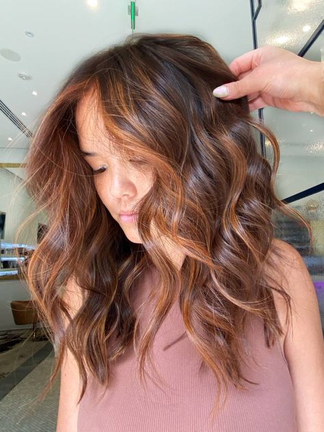 Brunette Balayage Cooper, Ginger Brown Balayage Hair, Copper Brown Hair Color Balayage, Brown Auburn Balayage Hair, Brunette With Amber Highlights, Natural Copper Balayage Brunette, Copper Highlights On Brown Hair Money Piece, Balayage Hair Cooper, Brunette Copper Money Piece