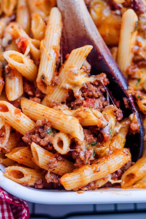 This comforting baked penne pasta is a cheesy classic casserole with ground beef, marinara sauce and of course cheese. This simple pasta casserole recipe is budget-friendly and a popular family dinner. Easy to make and great to reheat for leftovers too! Penne Ground Beef Recipe, Baked Ground Beef Pasta, Ground Beef Recipes For Dinner Casserole Pasta, Easy Pasta Bake Recipes Ground Beef, Baked Penne With Ground Beef, Baked Rotini Pasta Recipes Ground Beef, Pasta With Hamburger, Baked Penne Pasta Recipes, Rosa Pasta