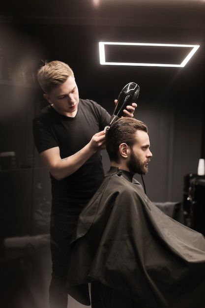 Barber Photoshoot Ideas, Hairdresser Photoshoot, Barber Photo, Hairstyles Wallpaper, Men Salon, Mens Hair Salon, Barber Man, Hair Barber, Barbershop Design