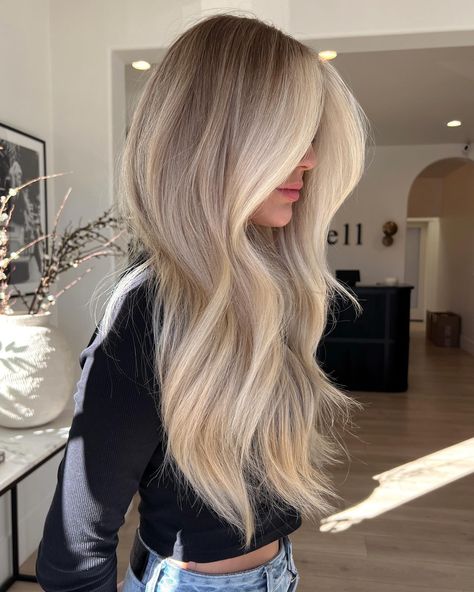 Image 1 of 1 Bright Blonde Hair, Rambut Brunette, Summer Blonde Hair, Light Blonde Hair, Balayage Blonde, Blonde Hair Inspiration, Balayage Hair Blonde, Blonde Hair Looks, Blonde Hair With Highlights