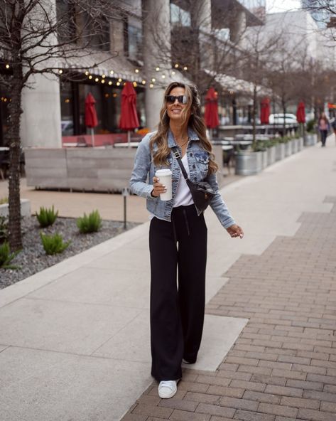 Wide Leg Trousers Outfit Casual, Black Wide Leg Trousers Outfit, Black Wide Leg Jeans Outfit, Black Wide Leg Pants Outfit, Wide Pants Outfit, Wide Leg Trousers Outfit, Styling Wide Leg Pants, Wide Leg Outfit, Black Wide Leg Jeans