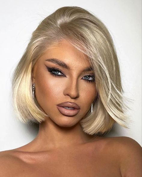 Blonde Bob Wig, Prom Eye Makeup, Makeup For Blondes, Glam Makeup Look, Blonde Hair Inspiration, Blonde Hair Looks, Hot Hair Styles, Glamour Makeup, Penteado Cabelo Curto