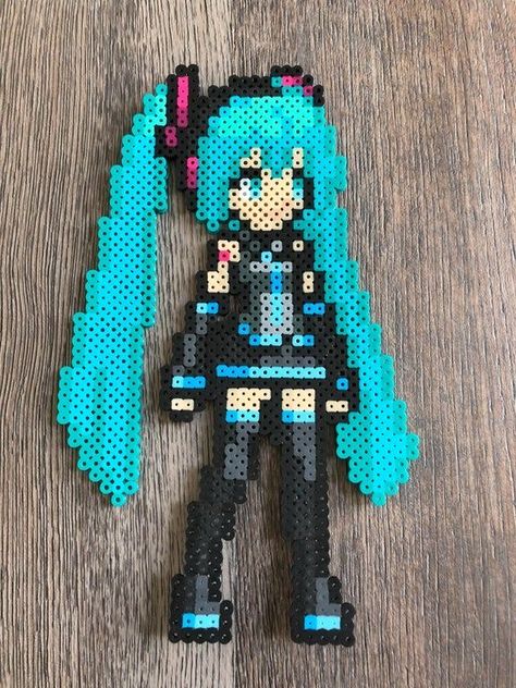 Pearl Bead Ideas 3d, Hatsune Miku Perler Beads Pattern, Miku Sprite, Miku Perler Bead Patterns, Hatsune Miku Perler Beads, Vocaloid Perler Beads, Miku Craft, Pixel Hatsune Miku, Genshin Impact Perler Bead Patterns