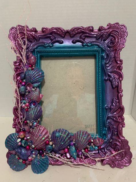 Diy Mermaid Picture Frame, Diy Mermaid Room Ideas, Mermaid Mirror Diy, Mermaid Core Room Decor, Mermaid Crafts For Adults, Mermaid Display, Mermaid Bathroom Ideas, Mermaid Chest, Mermaid Vanity