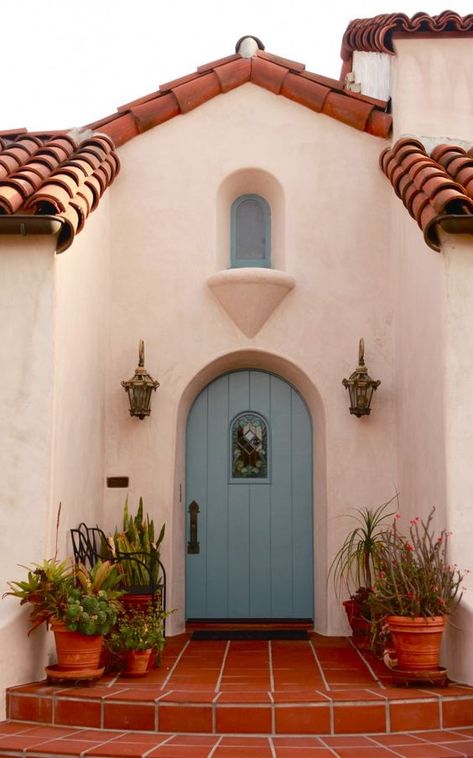 The Pinnacle of the Spanish Casa; Traditional Terracotta Tiles Modern Adobe House Exterior, Adobe House Exterior, Modern Adobe House, Stucco Building, White Stucco House, Modern Adobe, Stucco House, Boho Glam Home, Spanish Bungalow