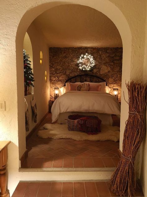 Cozy Spanish Bedroom, Spaniard Style Bedroom, Spain Bedroom Decor, Spanish Bedroom Ideas Mexico, Spanish Home Bedroom, Dream House Mexican Style, Hacienda Home Interior, Mexican Rustic Bedroom, Spanish Styled Bedrooms