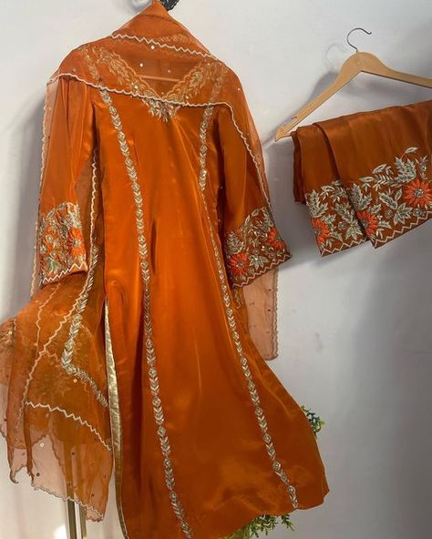 Boutique Dress Designs Embroidery, Zari Work Embroidery Design Suits, Lace Work Suit Design, Orange Punjabi Suit, Machine Work Suits, Handwork Suits Design, Zari Work Suit, Hand Work Embroidery Suits, Machine Embroidery Designs For Suits